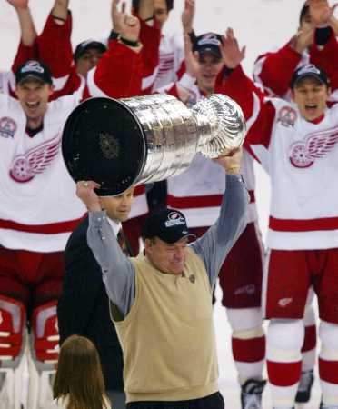 capt.1024027028stanley_cup_dta124.jpg